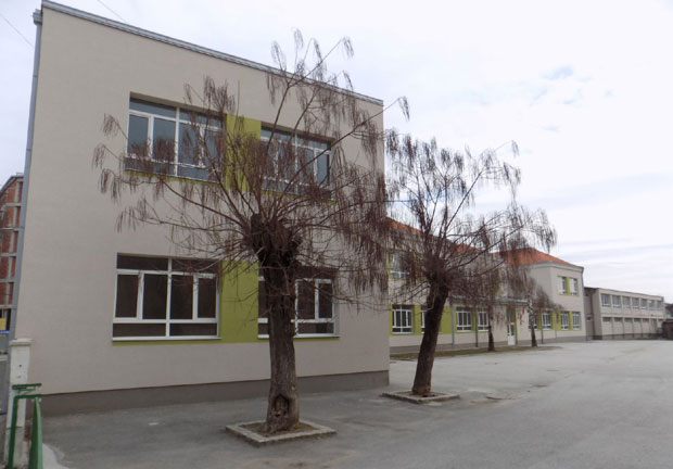 НЕИМАРИ УМЕСТО ЂАКА: Не назире се крај реконструкције школе Јосиф Костић у Лесковцу